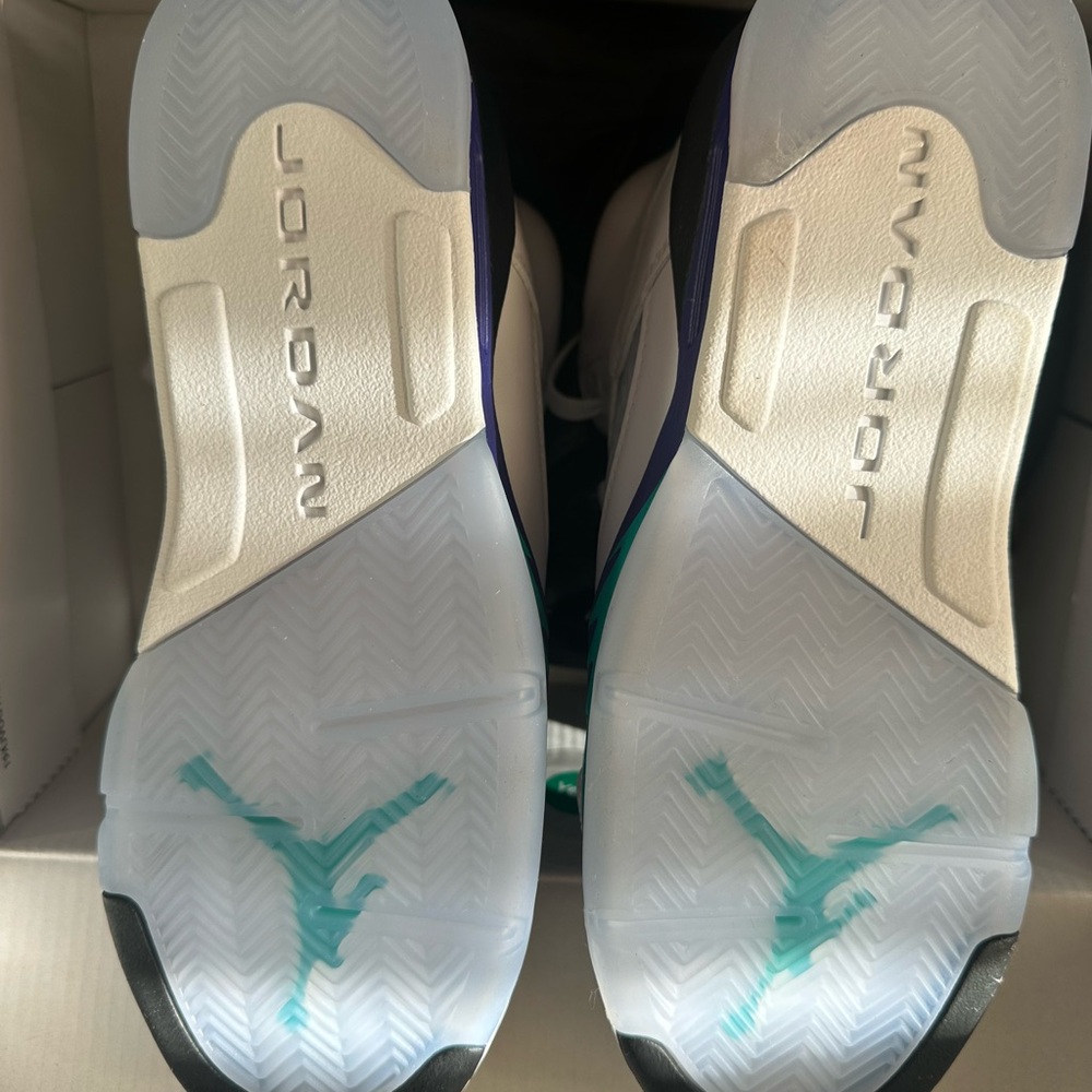 Jordan Air Retro 6 White and Black Sneakers - Picture 6 of 8